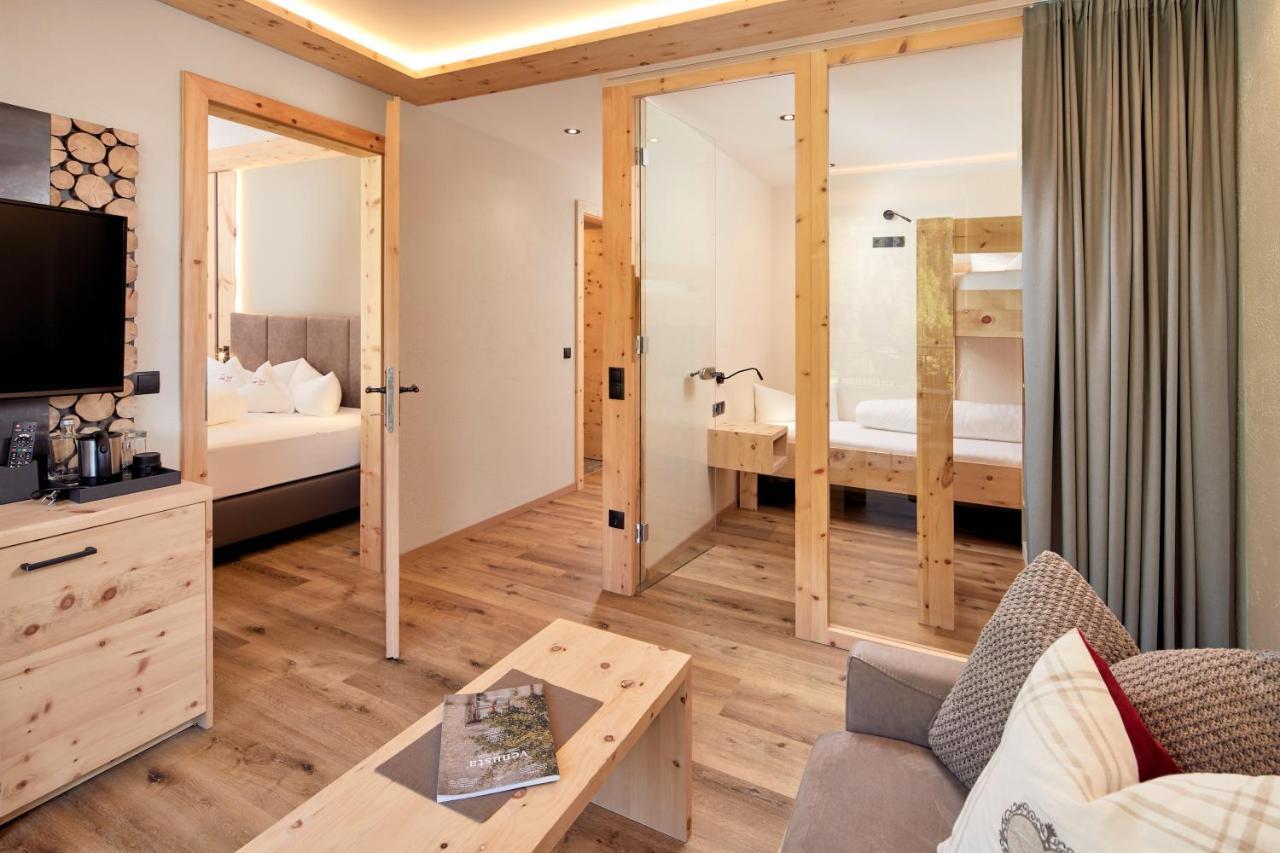 Hotel Anigglhof Malles Venosta Esterno foto
