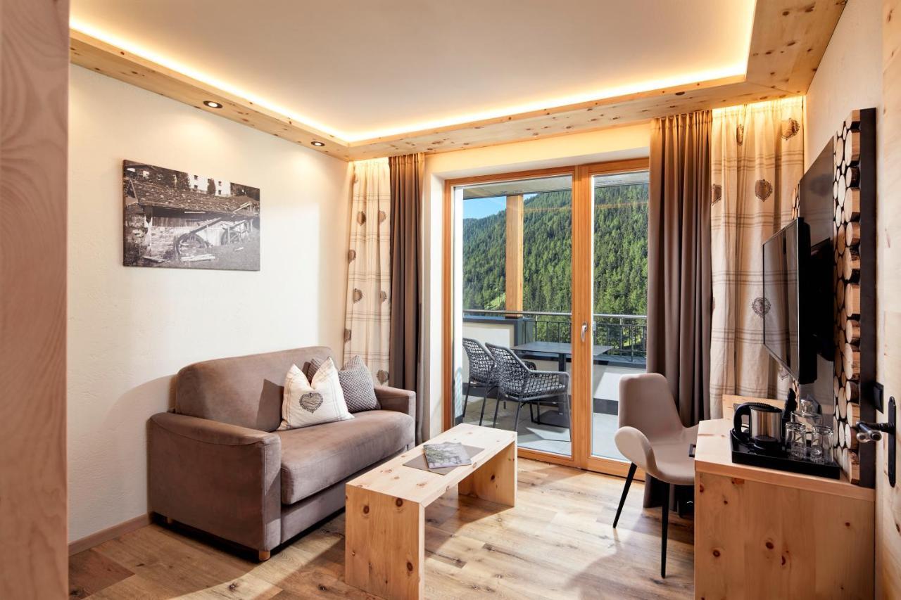 Hotel Anigglhof Malles Venosta Esterno foto