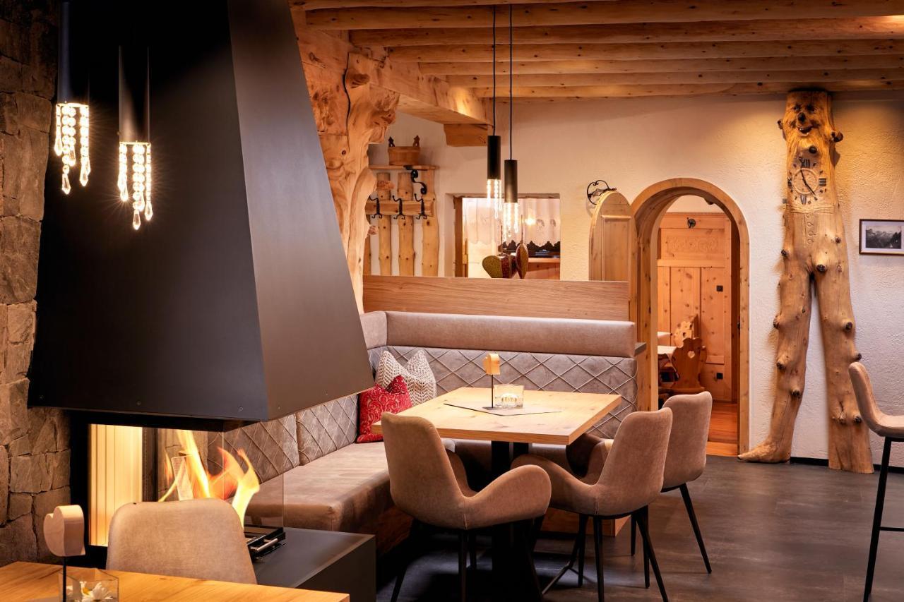 Hotel Anigglhof Malles Venosta Esterno foto