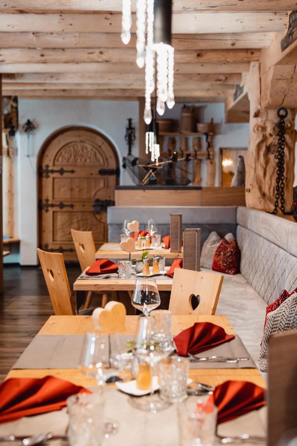 Hotel Anigglhof Malles Venosta Esterno foto