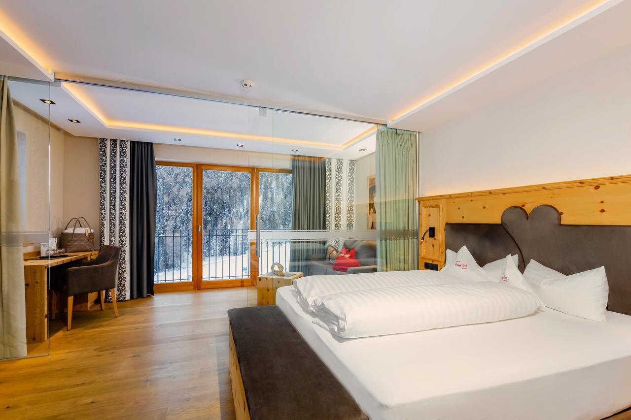 Hotel Anigglhof Malles Venosta Esterno foto