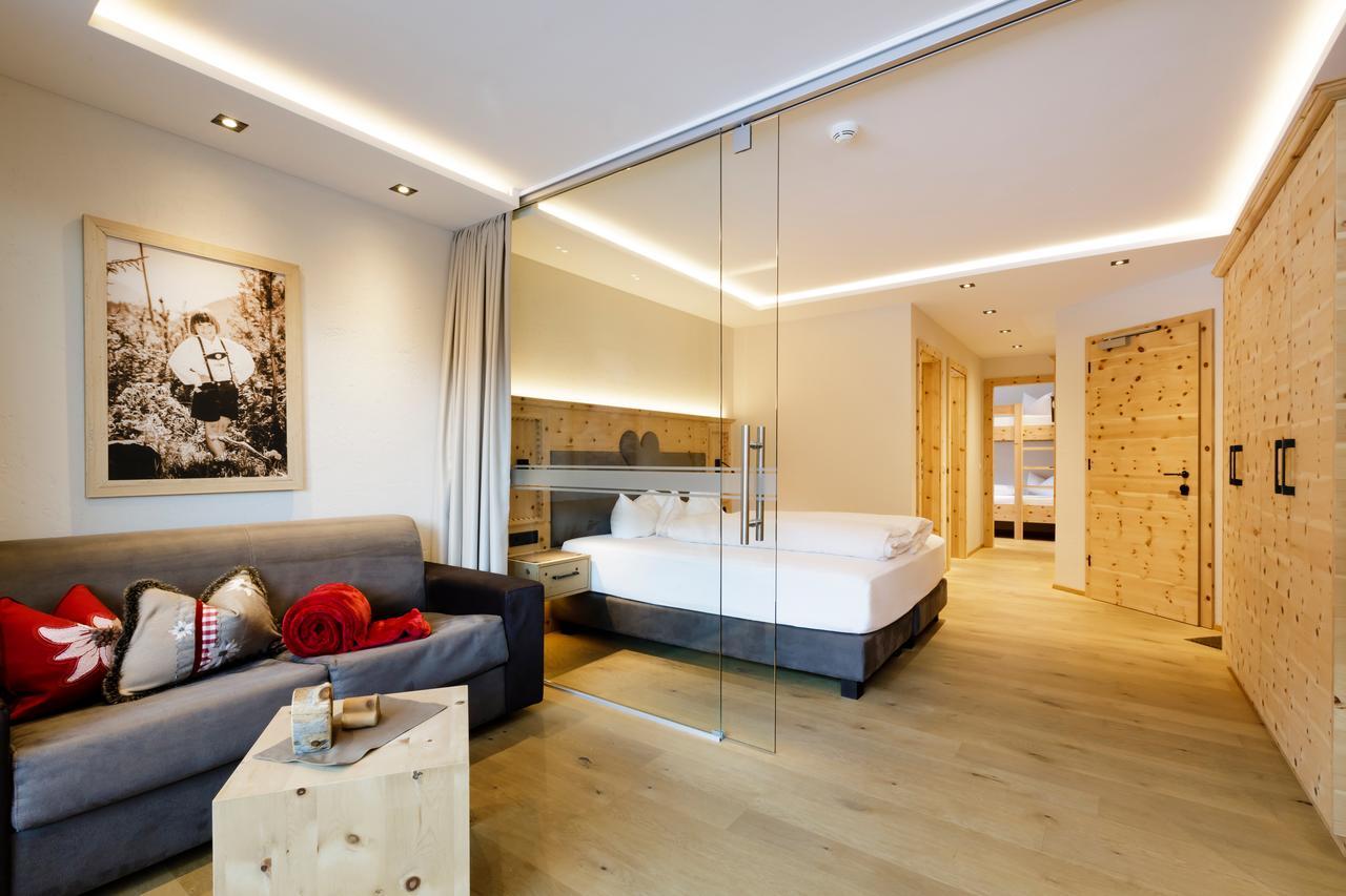 Hotel Anigglhof Malles Venosta Esterno foto