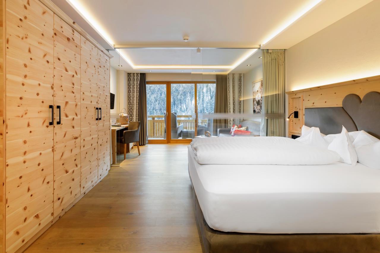 Hotel Anigglhof Malles Venosta Esterno foto