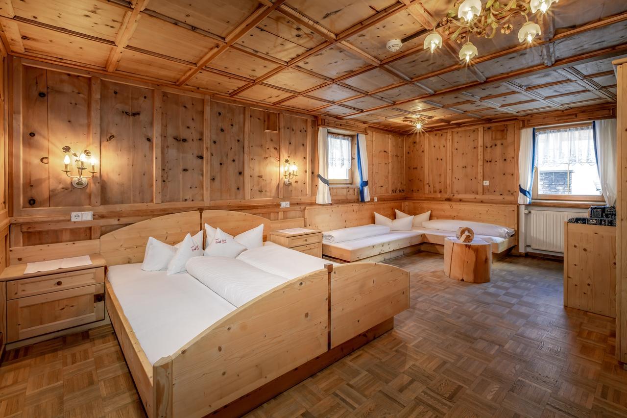 Hotel Anigglhof Malles Venosta Esterno foto
