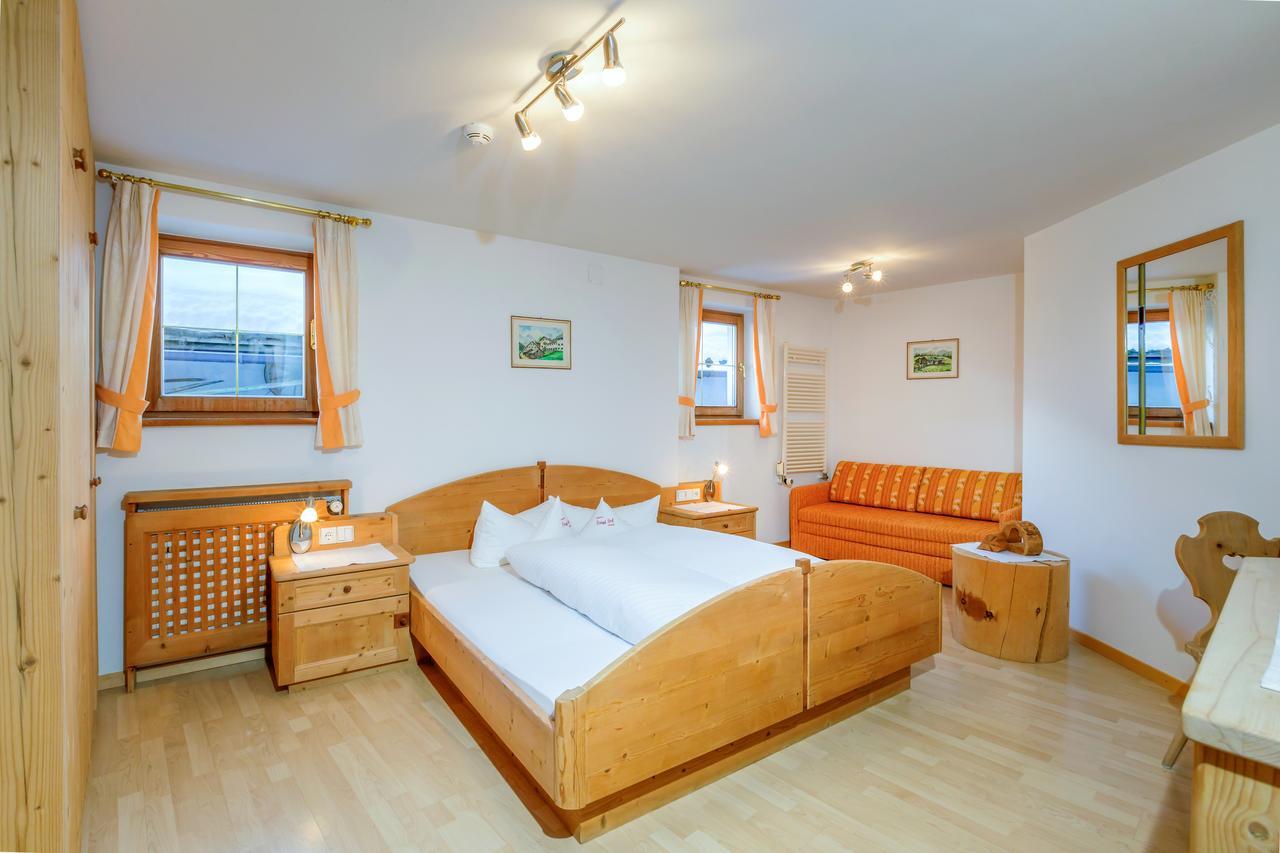 Hotel Anigglhof Malles Venosta Esterno foto