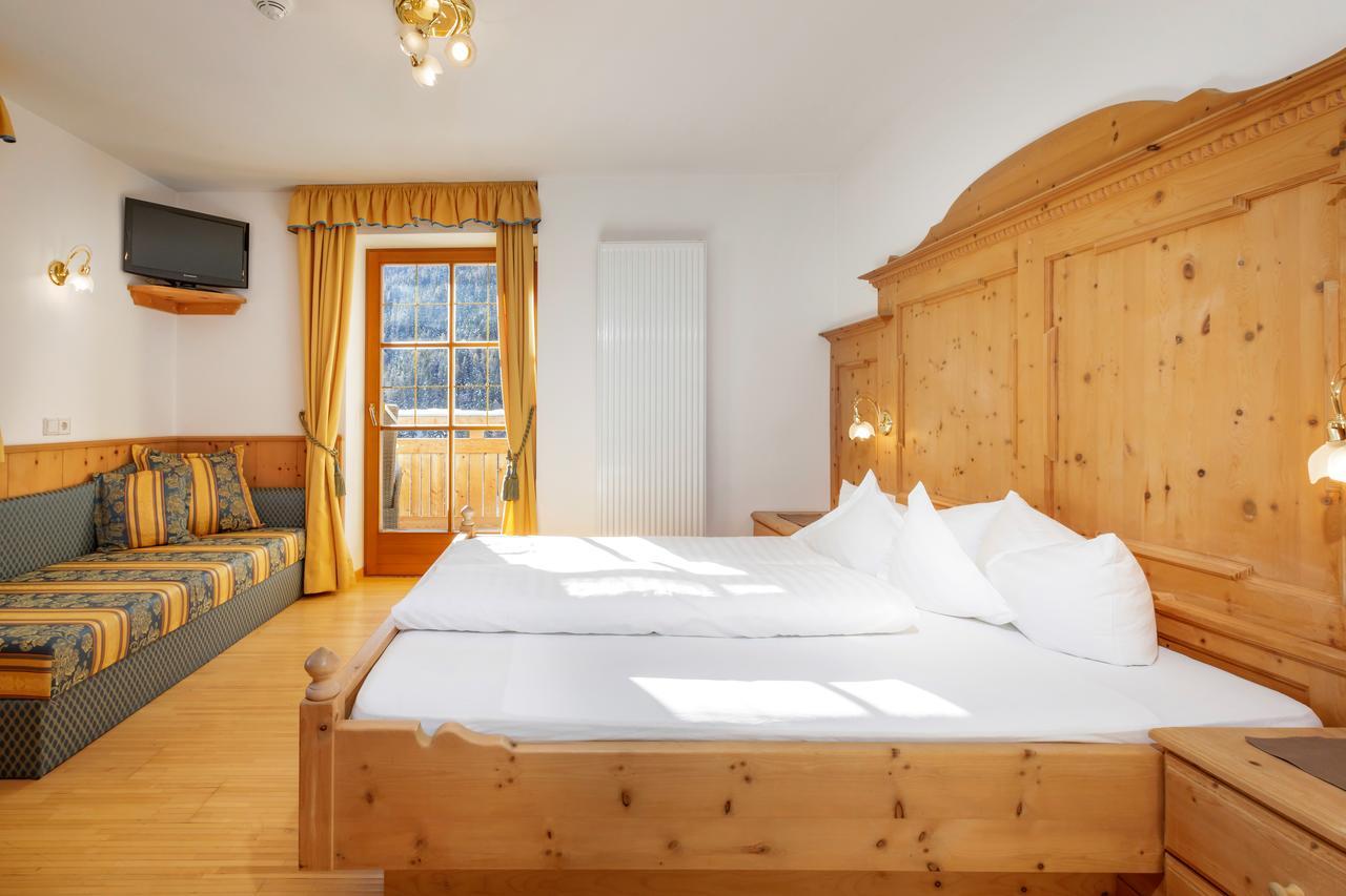 Hotel Anigglhof Malles Venosta Esterno foto