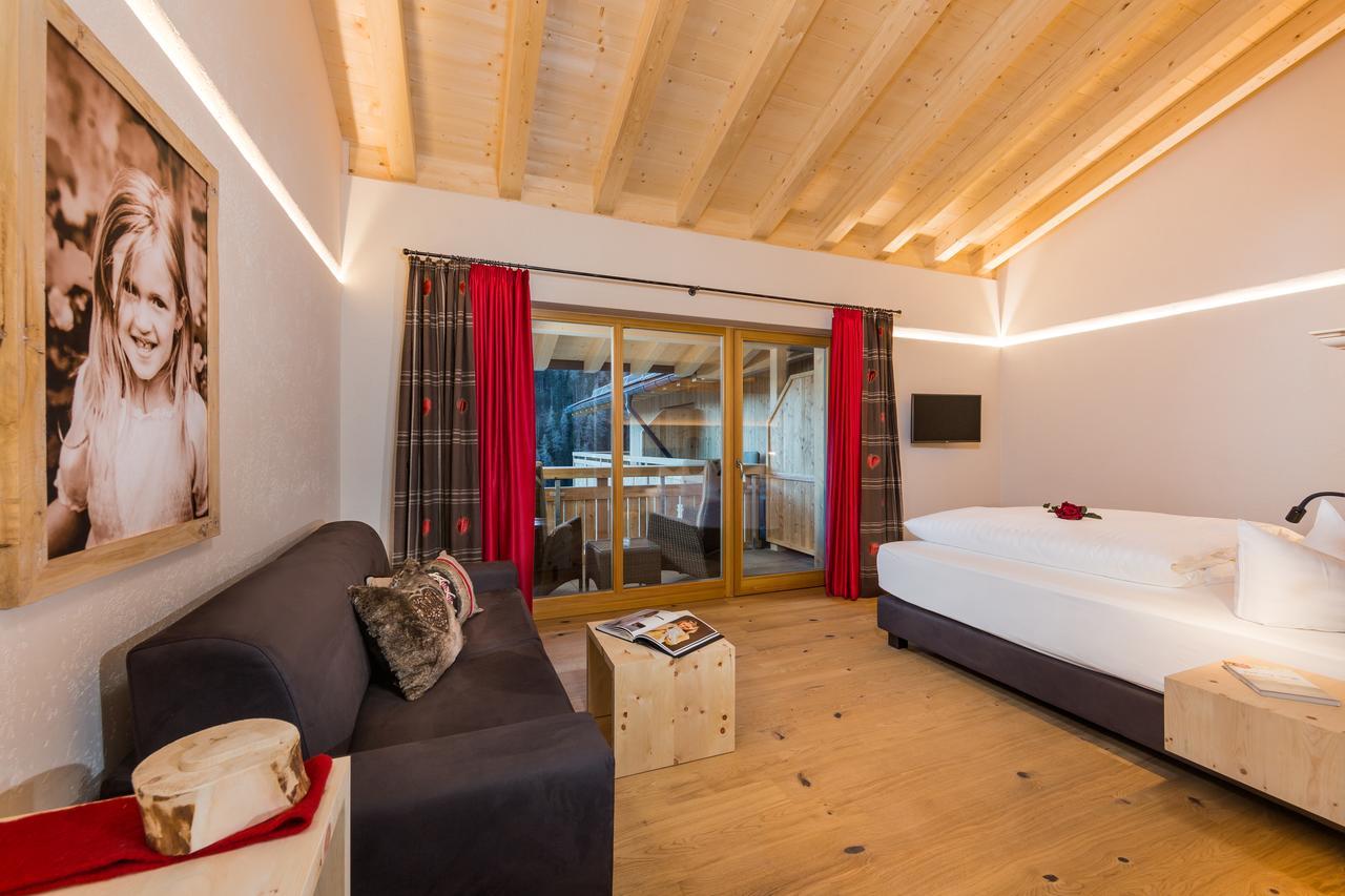 Hotel Anigglhof Malles Venosta Esterno foto